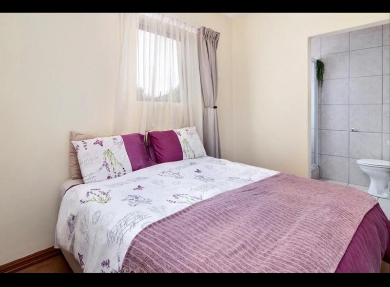 To Let 2 Bedroom Property for Rent in Burgundy Estate Western Cape